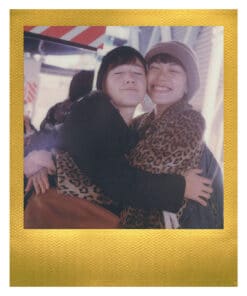 Alternative view of POLAROID COLOR I-TYPE FILM (GOLDEN MOMENTS EDITION) 寶麗來即影即有菲林相紙 (金色邊框孖裝)