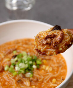 Alternative view of CHEILJEDANG BIBIGO 泡菜章魚即食粥 450G